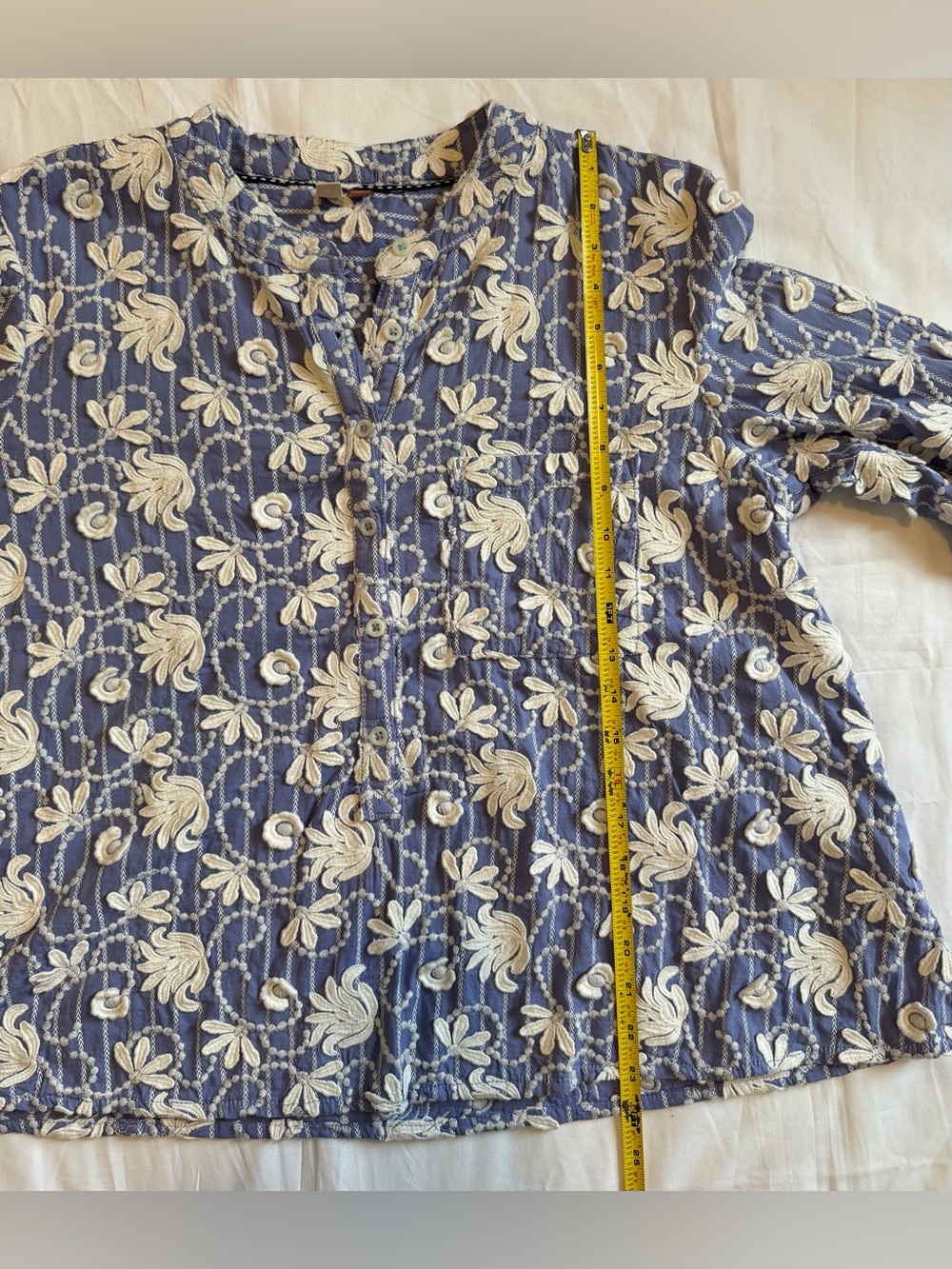 Anthropologie Pilcro Blue White Floral Appliqué Blouse Size Medium Embroidered - Picture 5 of 10